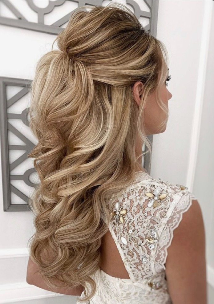 How Hollywood Waves Differ from Loose Curls