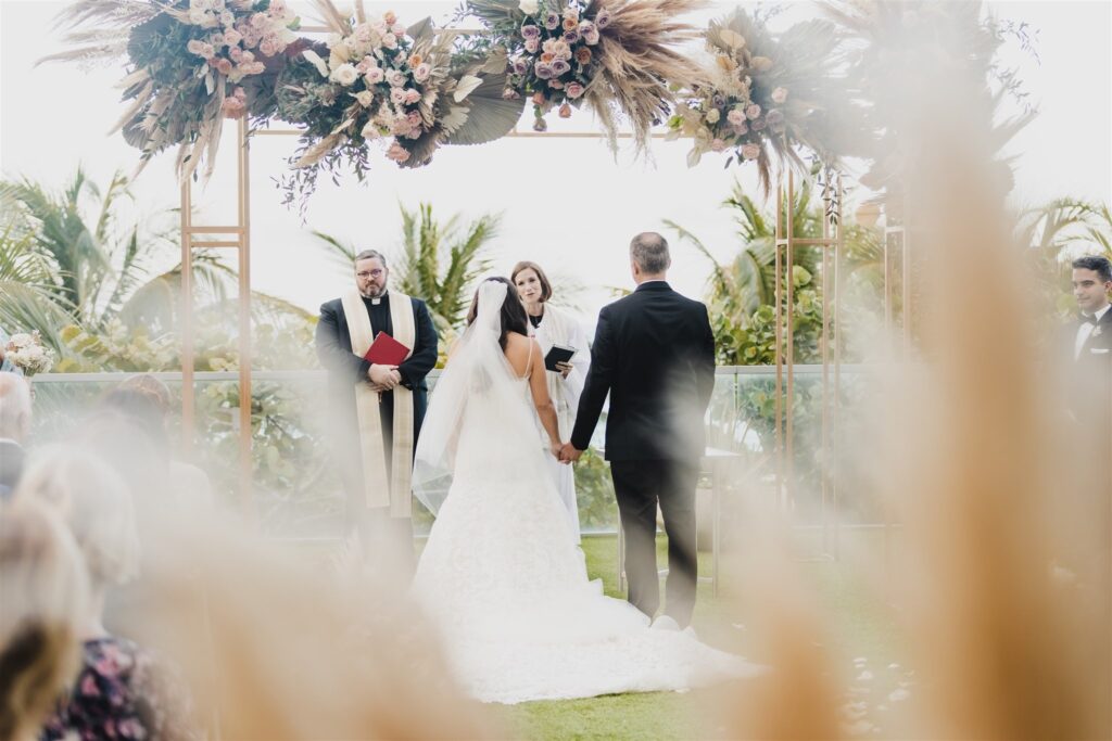The Specific Challenge of Indoor/Outdoor Venue Transitions